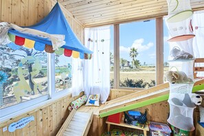 Royal Room (Spa Kids) | Children's theme room - Stay In Jeju (Seogwipo)