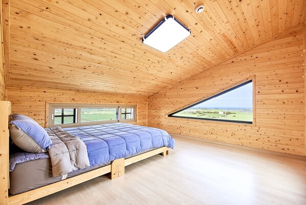 Family Room | Soundproofing, free WiFi