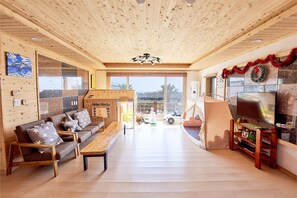 Royal Room (Spa Kids) | Living area - Stay In Jeju (Seogwipo)