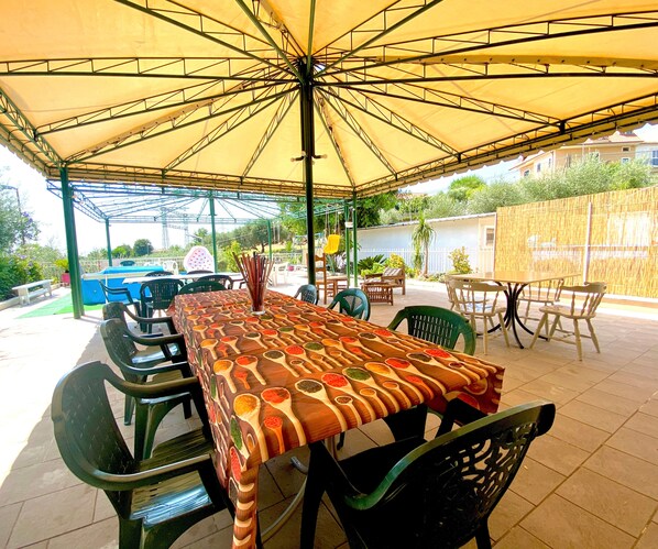 Outdoor dining