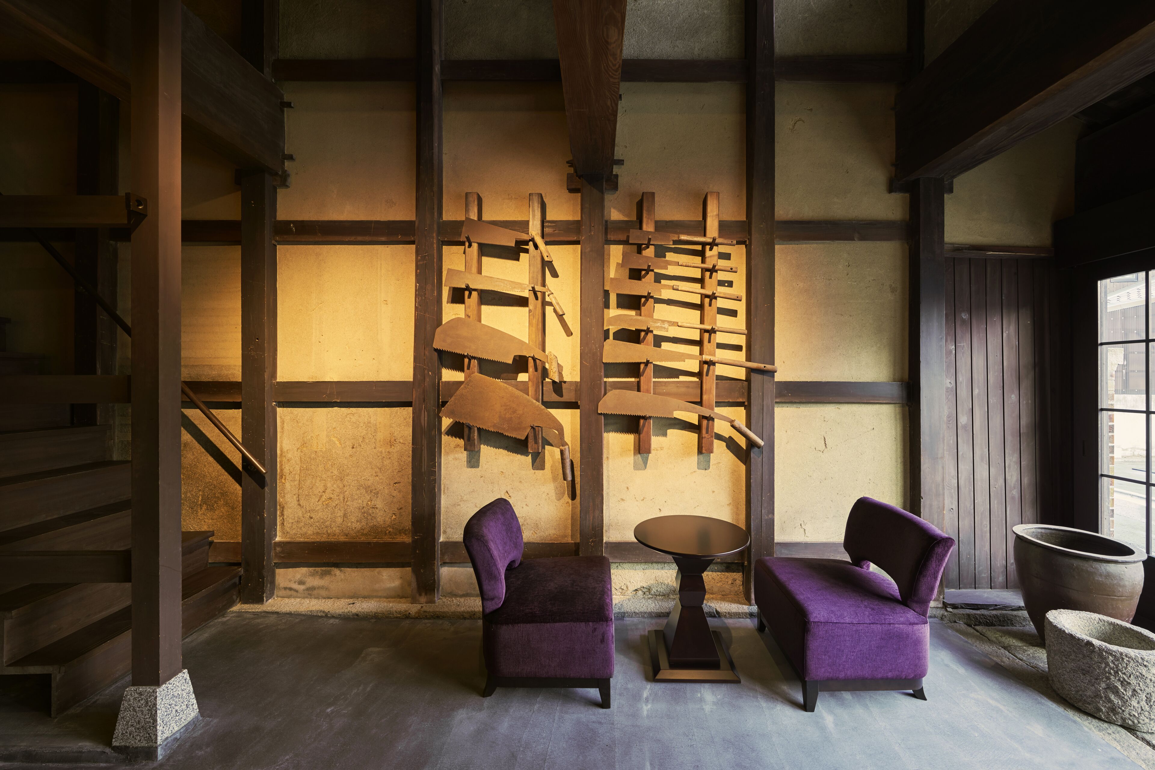 Lobby lounge