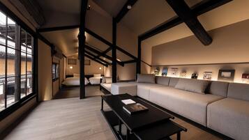 Habitación estándar, para no fumadores (RiSA 2nd floor 50 sqm / cypress bath) | Decoración personalizada, muebles diferentes y wifi gratis