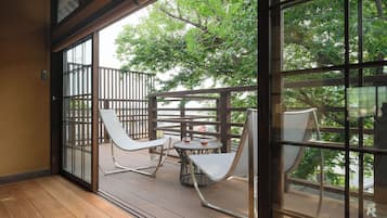 Deluxe kamer, niet-roken, keuken (KAI 2nd floor/cypress bath & Terrace) | Terras