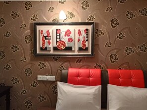 Standard Double Room | Desk, iron/ironing board, WiFi