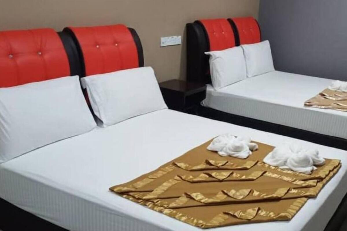 Family Quadruple Room | Desk, iron/ironing board, WiFi