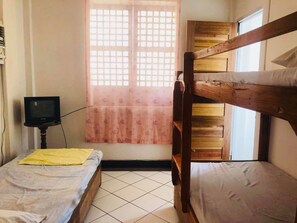 Free WiFi, bed sheets - Coffee Swings Lodging House (Vigan)