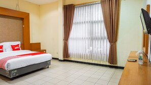 Deluxe Double Room | Desk, free WiFi, bed sheets - OYO 1740 Tekmira Residence Supratman Syariah (Bandung)