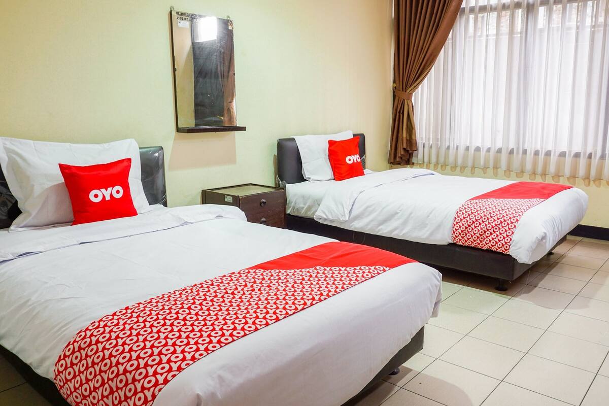 Habitación estándar con 2 camas individuales | 1 habitación, escritorio, wifi gratis y ropa de cama