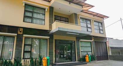 OYO 1740 Tekmira Residence Supratman Syariah