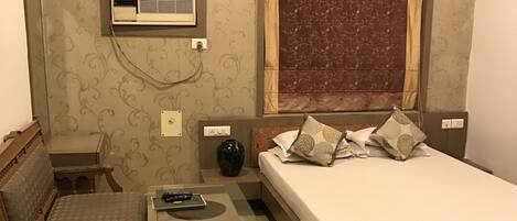 Deluxe Double or Twin Room | Free WiFi, bed sheets