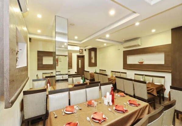 Restaurant - Hotel Swagath (Kolkata)