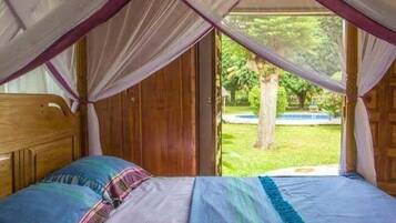 House, 4 Bedrooms | Premium bedding, memory foam beds, desk, bed sheets