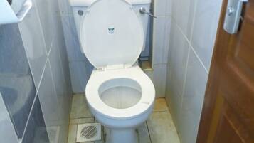 House, 4 Bedrooms | Bathroom | Shower, rainfall showerhead, free toiletries, slippers