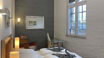 Free WiFi, bed sheets
