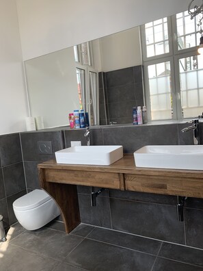 淋浴設備、毛巾、肥皂、衛生紙