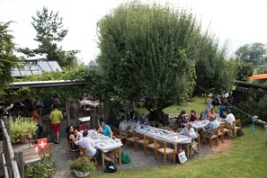 รับประทานอาหารกลางแจ้ง