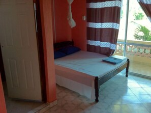 Desk, bed sheets - Sadiana Apartments (Mtwapa)