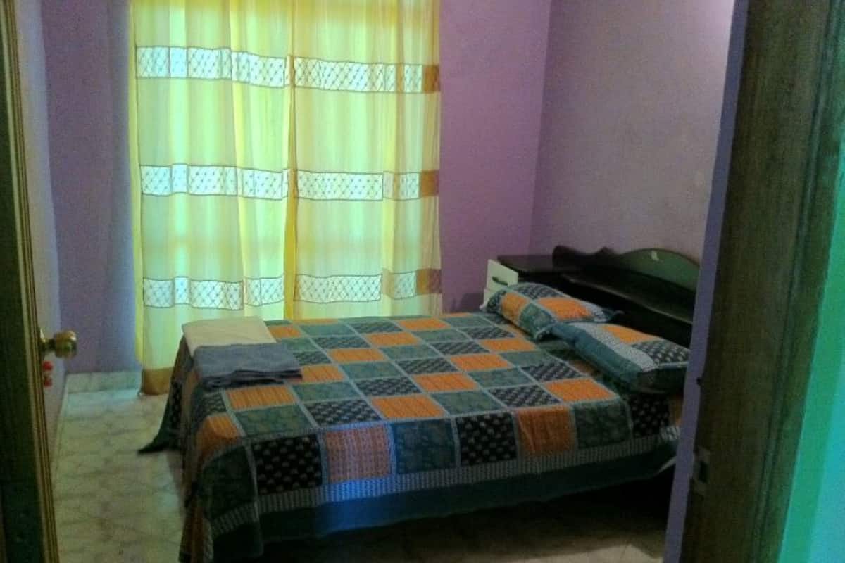 Căn hộ, 3 phòng ngủ | 1 phòng ngủ, bàn, bộ trải giường