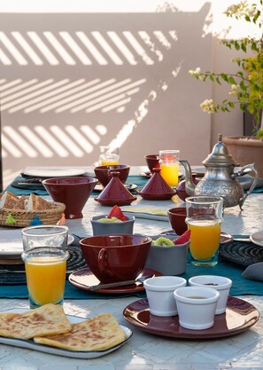 Petit déjeuner composé de spécialités régionales compris tous les jours