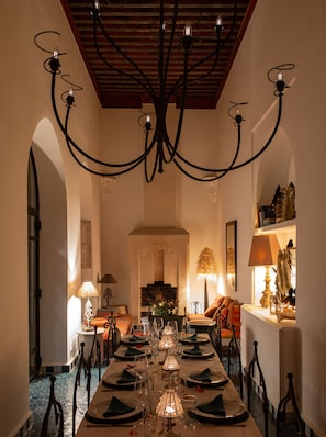 Se sirven desayunos, comidas, cenas y cocina marroquí