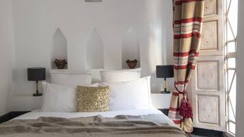 Luxury Studio Suite (Suite Mesange) | Premium bedding, pillow-top beds, in-room safe, individually decorated