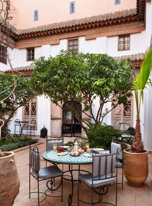 Free daily local cuisine breakfast - Riad Les Hirondelles Boutique Hotel (Marrakech)