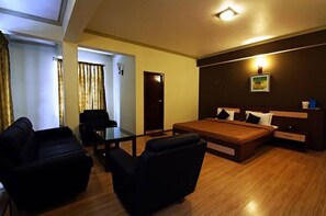 Desk, free WiFi - FabHotel The Junction (Gangtok)