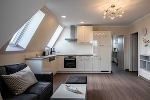 Kühlschrank, Mikrowelle, Geschirrspüler