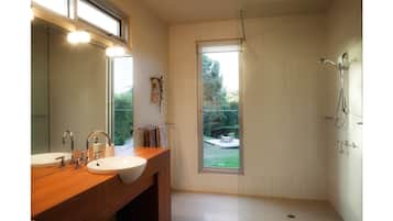 House (4 Bedrooms) | Bathroom | Shower
