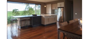 THE Lake House - Surf Side