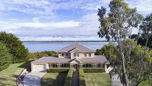 Exterior - Waterview Estate - Free Wifi, Amazing Ocean Views (Inverloch)