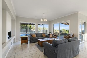 Flachbildfernseher, DVD-Player