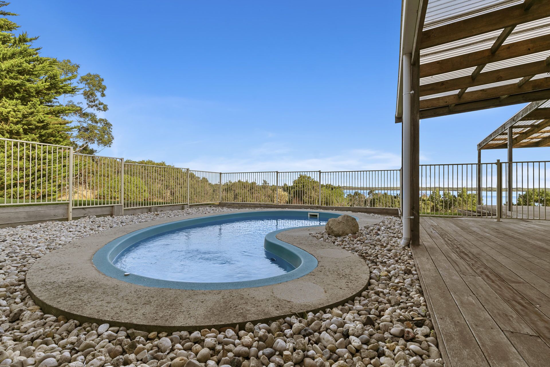 Hồ bơi ngoài trời 