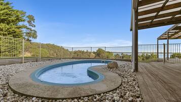 Hồ bơi ngoài trời