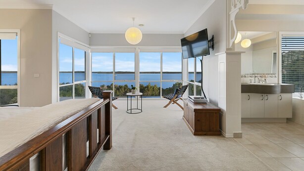 Flat-screen TV, DVD player - Waterview Estate - Free Wifi, Amazing Ocean Views (Inverloch)