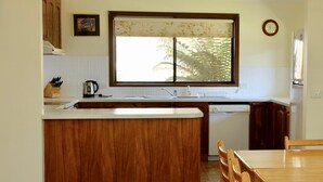 Unclassified image, 4 of 16, button - Anderson's Retreat - Free Wifi - PET Friendly (Inverloch)