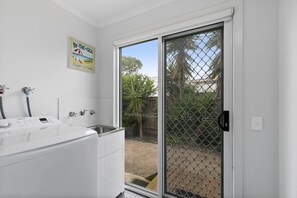 4 bedrooms, free WiFi, bed sheets - Fantasea - Free Foxtel & Wifi (Inverloch)