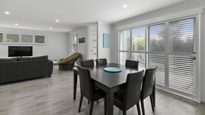 Fridge, microwave, dishwasher - Fantasea - Free Foxtel & Wifi (Inverloch)