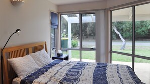Room - Rippleside - Surf Side! (Inverloch)
