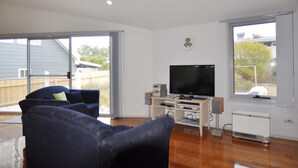 Living room - Rippleside - Surf Side! (Inverloch)