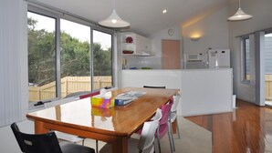 Private kitchen - Rippleside - Surf Side! (Inverloch)