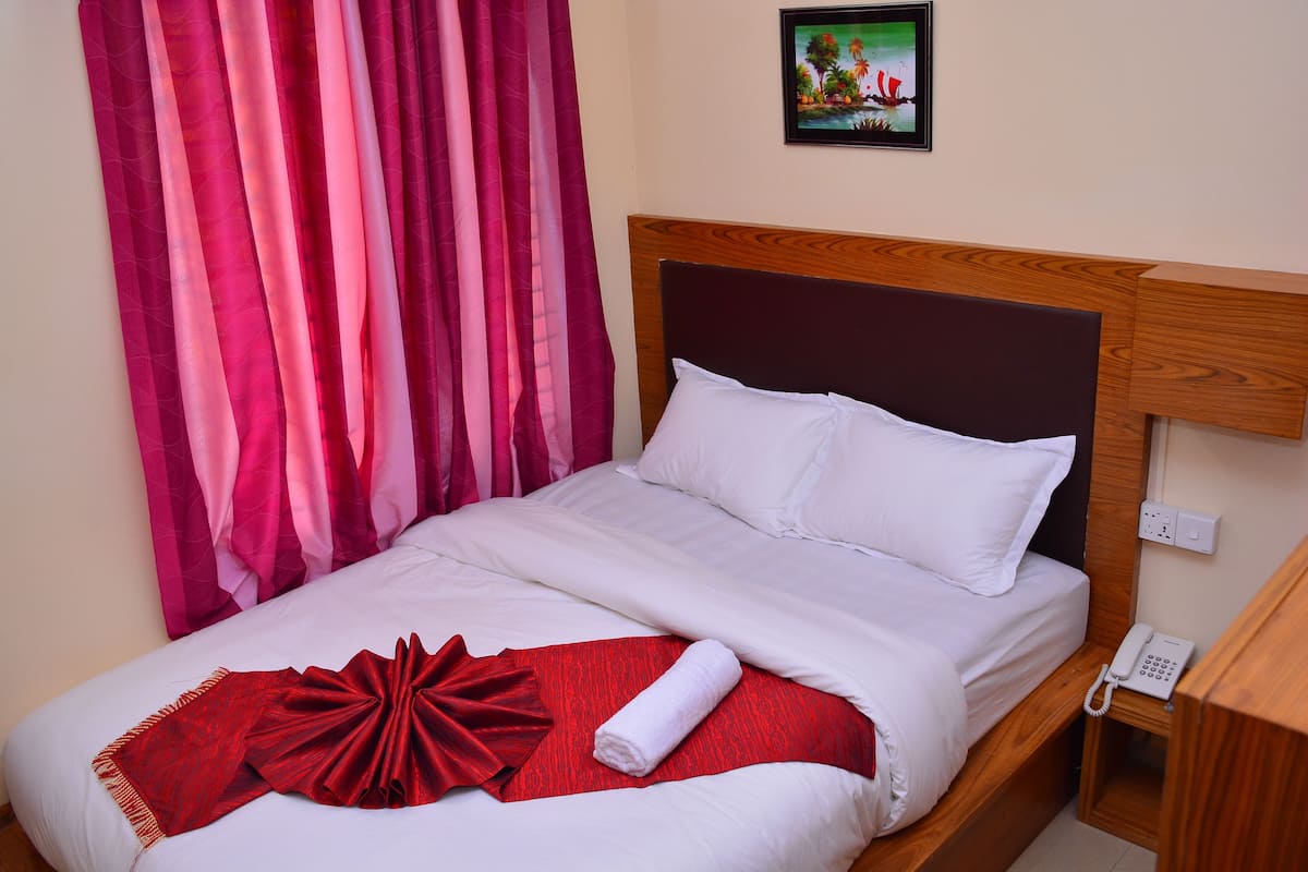 Ropa de cama de alta calidad, edredones de plumas, minibar