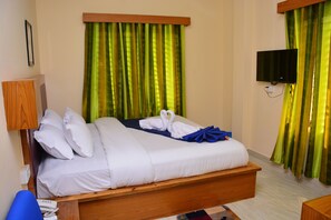 Premium bedding, down comforters, minibar, individually decorated