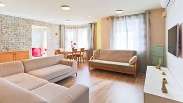 Apartemen (Duplex) | 4 kamar tidur dan setrika/meja setrika