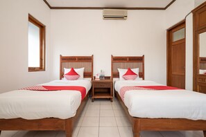 Standard Twin Room | Desk, free WiFi, bed sheets