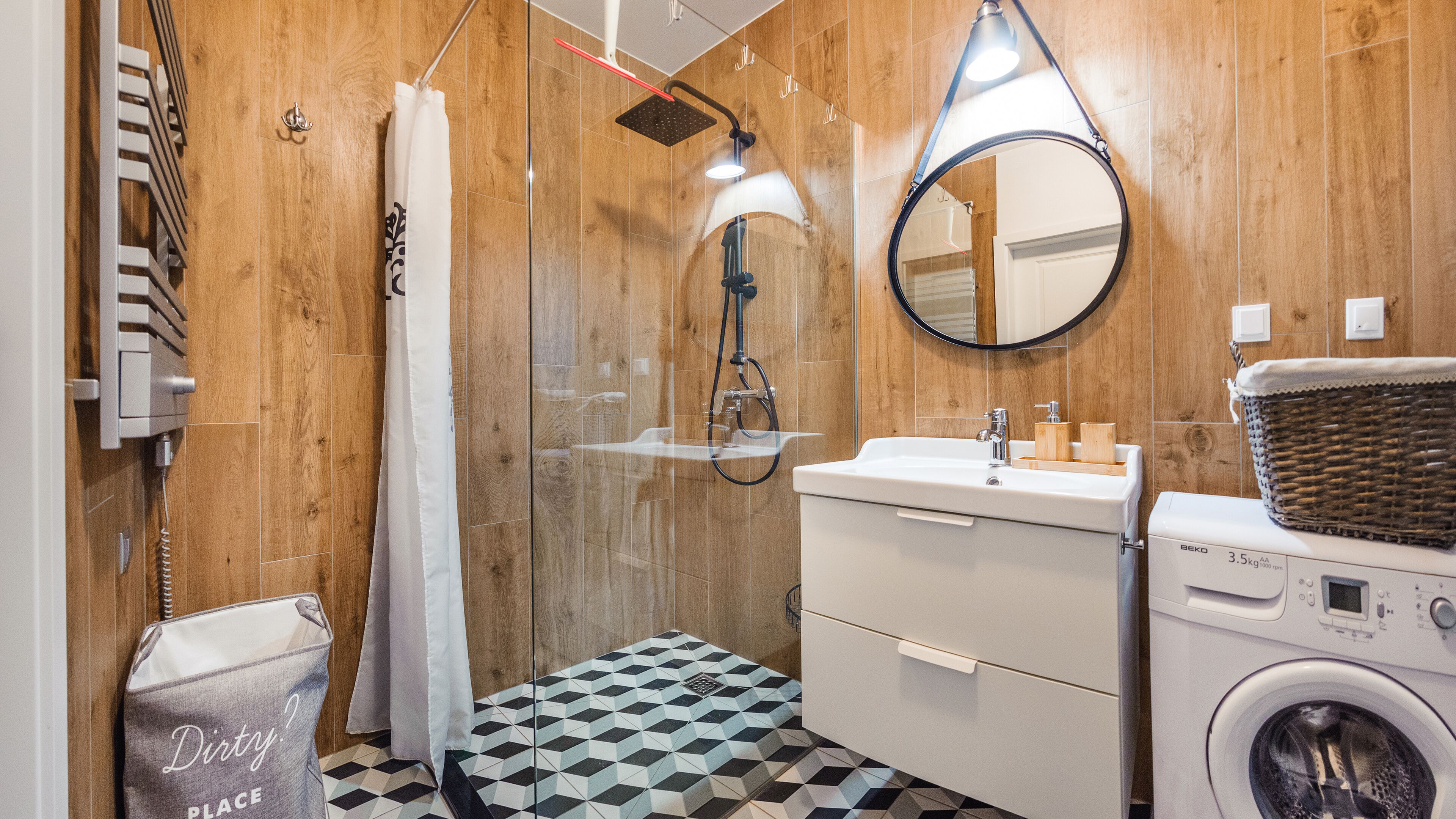 Studiolejlighed (11, ul. Legionów 104 B) | Badeværelse | Bruser, hårtørrer, håndklæder, Toiletpapir