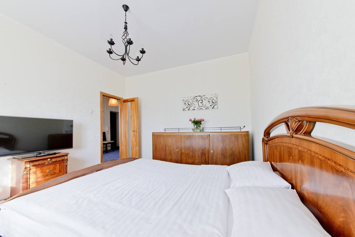 Apartment | Iron/ironing board, WiFi (free), bed sheets