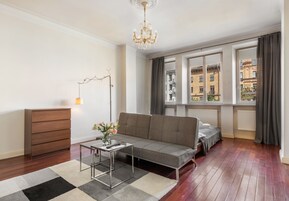 Tabla de planchar con plancha, wifi gratis y ropa de cama 