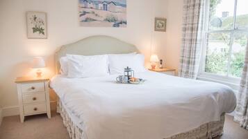 4 bedrooms, laptop workspace, iron/ironing board, bed sheets