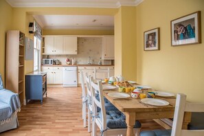 Fridge, microwave, oven, stovetop - 16 Hartington, Aldeburgh (Aldeburgh)